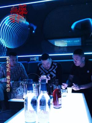 A post by @dami23431 on TikTok caption: 無藥可救-咖啡 全新劇作 🇹🇼❗️EP-第二集#茶米大ㄟ #鐵支兄ㄟ #遠離毒品 #咖啡 #微電影 #全新 #戲劇 #推薦 #短片 #tiktok #原創 #流量 #上推薦通知我