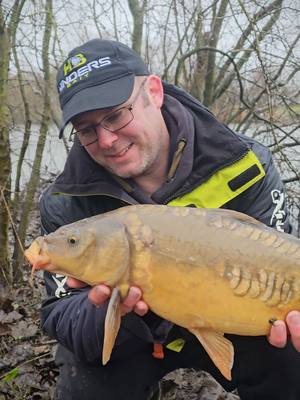 A post by @danglingdays on TikTok caption: A very welcome mirror on a cold day. Nutz Expander, Sherbet Boosted Barrel hookbaits doingvthe bites.  #carp #fish #feeder #feederfishing #angling #angler #fish #fishinglife #fishingtiktoks #fishingtips 