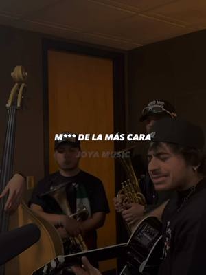 A post by @joyamusic_ on TikTok caption: Voy apestando la Ford… #fuerzaregida #meacostumbrealobueno #corridos #corridoschingones #joyamusic #parati #viral_video #fyp 