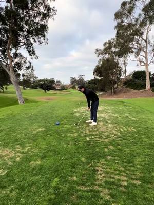 A post by @bluui24 on TikTok caption: Quick 18 this morning 🏌🏽‍♂️ #fypシ゚ #golftiktok #golf #callawaygolf #lefty 