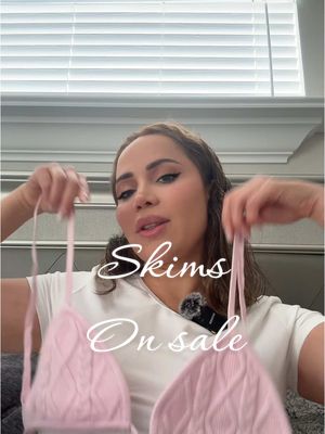 A post by @titisimone on TikTok caption: #HappyNewYear #shopping #skims #skimsreview #haul