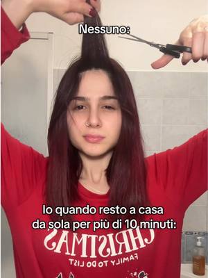 A post by @madd.aliena on TikTok caption: Questa lunghezza intermedia che fastidiooooo Tra l’altro con questo “taglio” mi vedo proprio moscia, datemi dei consigli (GENTILI) 😂