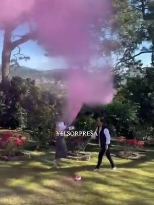 A post by @yeisorpresaoficial on TikTok caption: Unaaa sorpresa hermosa!!! 💖💖💖 #yeisorpresa #genderreveal #messy #genderrevealparty 