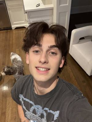 A post by @johnnyorlando on TikTok caption: Stand on my money I’m 5”8