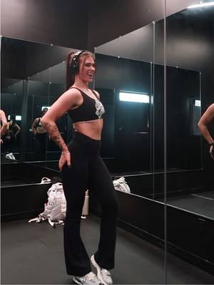 A post by @caseypeterson_ on TikTok caption: a new gym >> #workout #lifting #gymgirl #fitness #upperbodyworkout #workoutsforwomen #workoutroutine #personaltrainer 