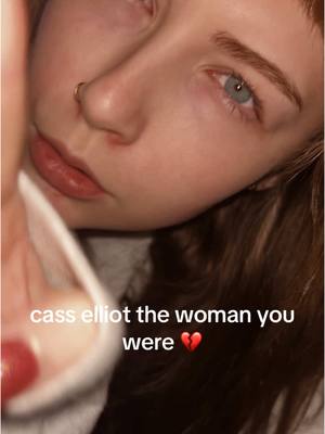 A post by @mj.lcve on TikTok caption: can you tell ive been sick for weeks lmfao but these videos are so fun to make hehe 😛#mamasandpapas #casselliot #Inverted 