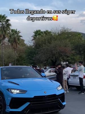 A post by @robe_roberto0 on TikTok caption: Créditos para el dueño de ese trocón 🥵#fyp #parati #xyzbca #carmeet #lamborghini #cheyenne 