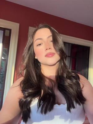 A post by @lpaulital on TikTok caption: #fyp #brunette 