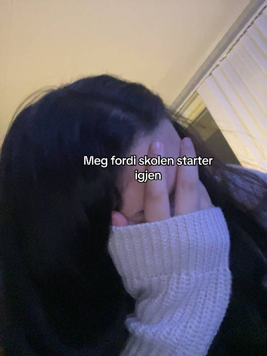 A post by @mathildespam0 on TikTok caption: #flopera #fyp #viral #school #skoleerdritt #foryou #ekte 