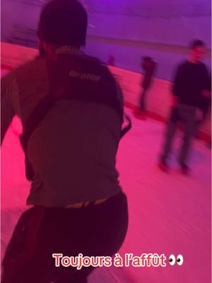 A post by @lalgerien952 on TikTok caption: #foryoupage❤️❤️ #patinoire #patins toujour avoir 2 chemin en tête 😂💨