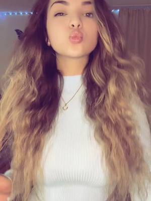 A post by @alexandraolimpia2 on TikTok caption: #viral #foryou #treanding #spania🇪🇦 #Loco 😜🔝😁