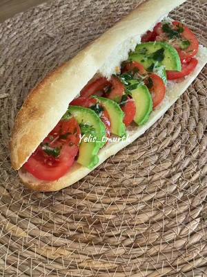 A post by @litissiaab on TikTok caption: Na3ya 🤷‍♀️ #pourtoi #kabyle #sandwich #avocado #tomate #recettefacile #ideerecette 