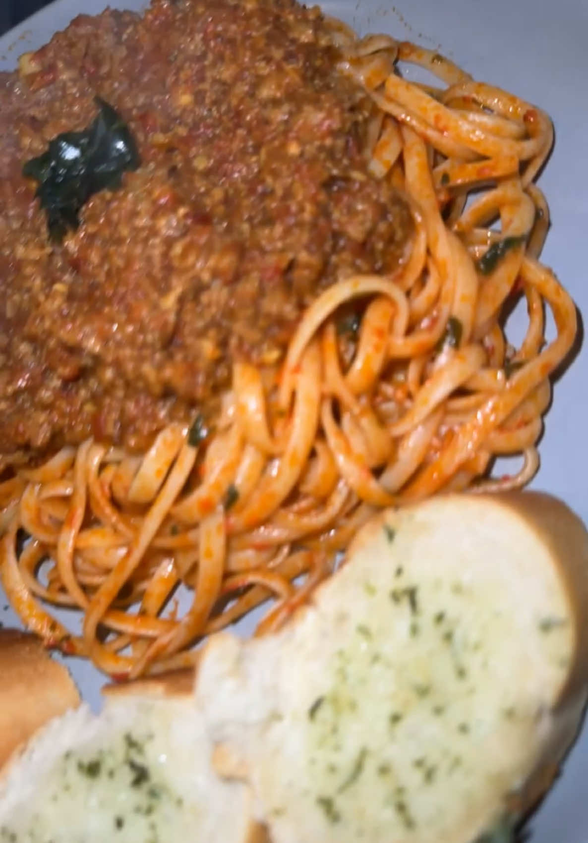 A post by @super_zara_ on TikTok caption: Did someone say comfort food?  There are days when I don't feel like cooking, that's when I rely on easy comfort food recipes like this Spaghetti Bolognese with a Pakistani twist! To make this  you will need  2 tosp oil 2 red onions diced 5 - 6 garlic cloves grated/crushed 1kg mince meat 1.5 tsp coriander powder 1.5 tsp chill powder  1 curry powder  1.5 cans of chopped tomatoes or you can use fresh 7 tomatoes blended  1 tsp salt  1 tsp garam masala  Fresh coriander  lemon juice  Do try it and let me know what you think? ❤️❤️ #desi#desiBologneseg#spaghettig#spagettibolognesehalalg#spaghettibolognesei#desispaghettik#cookingd#noddlesd#toddlerfoodideasd#fypdongk#cookinghacksthatwork