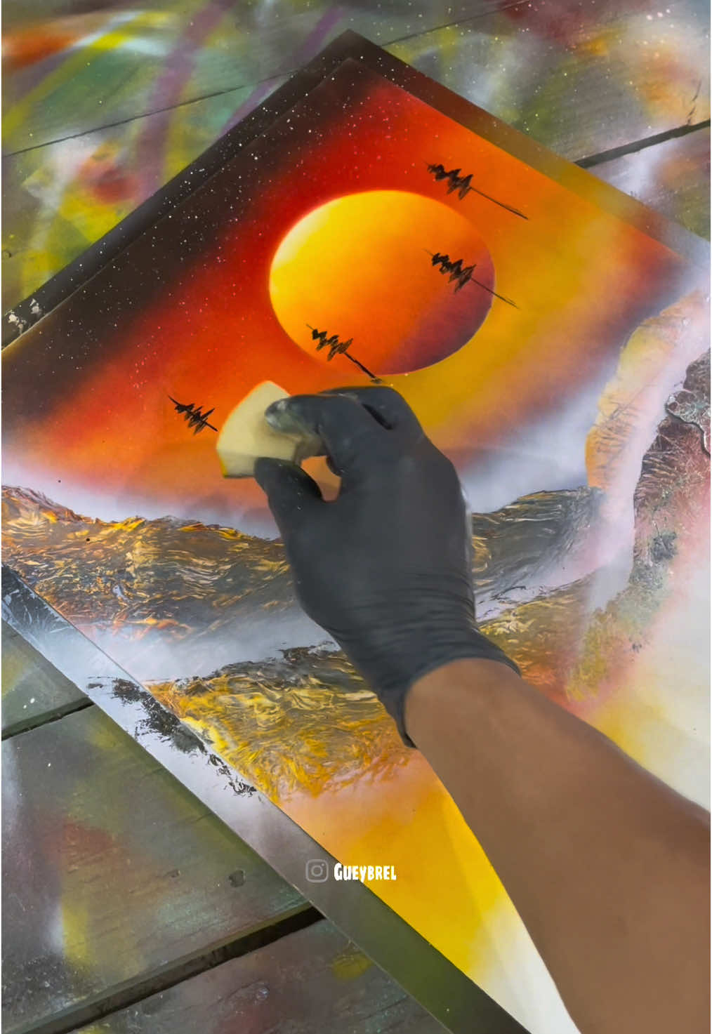 A post by @gueybrel on TikTok caption: ✅PARTE 2 en mi perfil!!😁✌️ No te podes perder mis próximos videos así que SÍGUEME!!👀👍 #spraypaint #gueybrel #graffiti #arte #arteurbano #drawing #dibujo #acrylicpainting #acrylic #argentina #artista #2025 