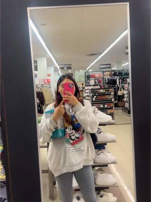 A post by @4morea on TikTok caption: Día 2 en busca de compras innecesarias 🌟