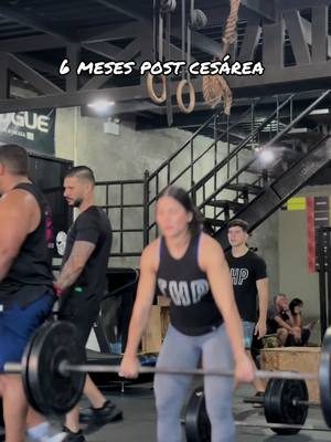 A post by @jalcibell on TikTok caption: 6 meses y así vamos 🔥 retomando lo que más nos gusta!  #crossfit #fyupage 