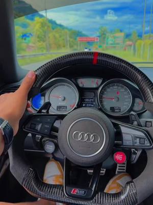 A post by @georgereyes123 on TikTok caption: #tingomaria_perú💚 #Audi#R8