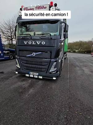 A post by @floriantrucktiktok on TikTok caption: la sécurité en camion #sécurité #camion #truck #volvo #routier #route #truckdriver 