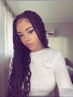 A post by @nyz.juliet06 on TikTok caption: soll ich wieder schwarze braids machen?😔 #fyp 