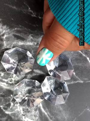 A post by @maedchentraum_official on TikTok caption: Breakfast at Tiffany's #tiffany #tiffanyandco #audreyhepburn #nailstickers #diamond #gel #nailsart #glitzer #nailartlover #gelnails #nailinspo 