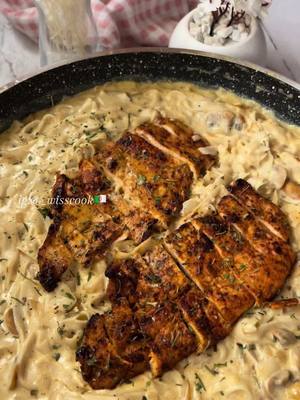 A post by @wisscook on TikTok caption: #pastarecipe #pasta #chicken #chickenalfredo #alfredo #باستا #باستا_سريعة #معكرونة #الجزائر #الجزائر_تونس_المغرب #اكسبلور #اكسبلوررررر #fyp #explore #fypp #constantine #algeria #algerienne #algerie🇩🇿 