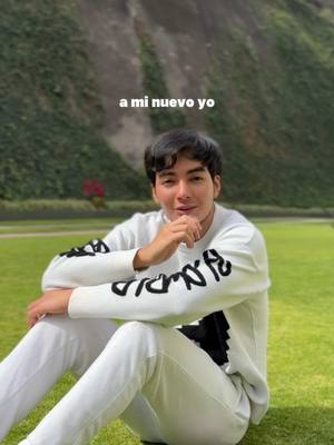 A post by @yosoy.angelo on TikTok caption: Nos han hecho creer que el dinero es lo más importante en esta vida, tanto, que nos mantienen cegados y olvidamos quienes realmente somos… Comenzaré este nuevo camino, quien guste acompañarme es bienvenido, juntos nos aventuraremos en los secretos de la vida. Bienvenidos a mi nuevo yo 🌱  #espiritualidad #motivacion #angelo 