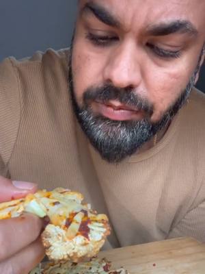 A post by @hdmeal on TikTok caption: Cauliflower crust pizza super taste super low in calories.  #healthdrops #hdprogram #nomorediet #desidiet #punjabi #eatreal #aus #mel #uk #ca #india #hdmeal