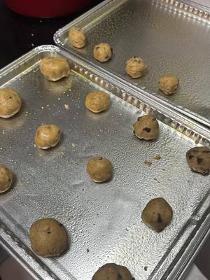 A post by @zmtreats on TikTok caption: Infused chocolate chip chunk cookies 800mg per cookie #zakiyahmonaee #fyp #blowmeup #zmtreatsss 