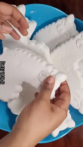 A post by @pearlyasmr on TikTok caption: llamagedon #gymchalk #asmr 