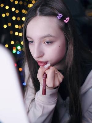 A post by @cool.baybay on TikTok caption: СДАЛА СЕСТРУ ЗА КОСМЕТИКУ