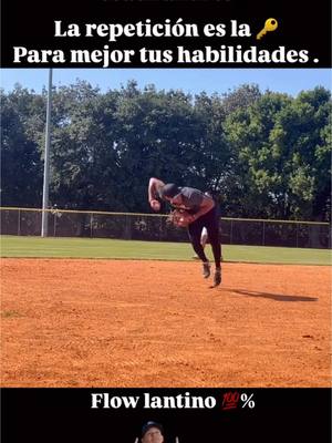 A post by @thebaseballfundamentals on TikTok caption: 🇩🇴coach andres. Contacto para tus entrenamientos de fildeo ☎️786-303-1180☎️ #baseball #beisbol #sofball #fyp #parati 