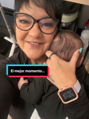 A post by @yolandavaquitayoli on TikTok caption: El mejor momento es cuando tengo que cuidar de mi nieto y disfrutar de él … pero me lleve una sorpresa cuando le preparé el biberón con la @Baby Brezza pero qué maravilla de máquina es esta 🥰 #yolandavaquitayoli #bebes #biberon #babybrezza 