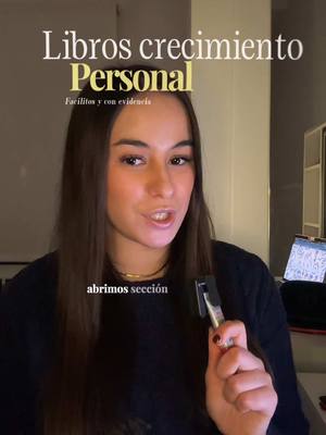 A post by @juliapsicologa on TikTok caption: Libros de crecimiento personal, no os quejéis que pocas psicólogas harán esto ✨ #libros #crecimientopersonal #desarrollopersonal 