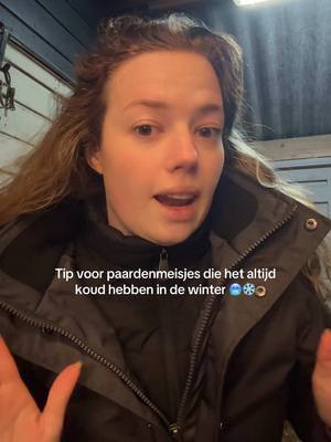 A post by @didianne.k on TikTok caption: Tip voor alle girlies die het altijd koud hebben op stal 🥶❄️🙏🏼 #hypostore #hkm #bodywarmer #paarden #paardrijden #paardenmeisje #horseriding #paard #paardensport 