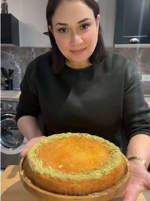 A post by @majda.berrada on TikTok caption: كنافة بالجبن والبيسطاش  kenafa recette #Recipe #cook #pourtoipage #marocaine🇲🇦 