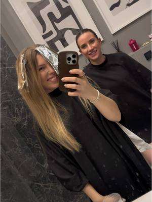 A post by @kaja.emiliv on TikTok caption: Back to blonde ✨🫶🏻 vielleicht - mal sehen was @Nikolina ✨ zaubert  #haarefärben #blondehair #DIY #bestefreundin #beigehair #hairtrend #haareaufhellen #hairtrend