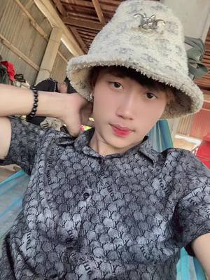 A post by @bro___ka19 on TikTok caption: #jong ban ss 3 #ត្បូងឃ្មុំផ្ទះខ្ញុំ🏠💗😊 