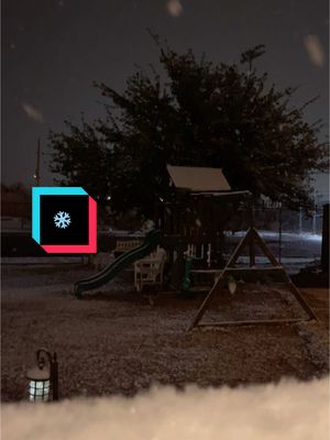 A post by @nickybarcelo94 on TikTok caption: #snow #snowinginarizona 