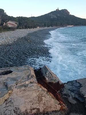 A post by @reflet_naturel83 on TikTok caption: #agay #frejus #beach #landscape #sea #nature #vague #mer #plage 