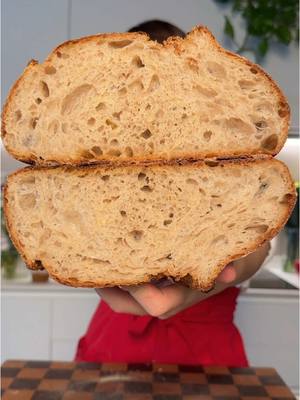 A post by @cooker.girl on TikTok caption: PANE ASMR🤍 Come sapete non c'è nulla che mi soddisfi di più del fare il pane, ogni volta c'è l'emozione di scoprire l'interno, il risultato del lavoro delle nostre mani Questo con gel di segale, profumatissimo e fragrante, è tratto dalla mia nuova Guida Digitale "LIEVITATI, in principio era il caos" disponibile su WWW.COOKERGIRL.COM (nella guida trovate anche alcuni video tutorial sulle specifiche tecniche di panificazione) #pane #bread #breadasmr #asmr #dough #sourdough