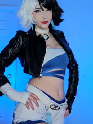 A post by @skye0v0summers on TikTok caption: left right left right go #marvelrivals #lunasnow #cosplay #fyp 