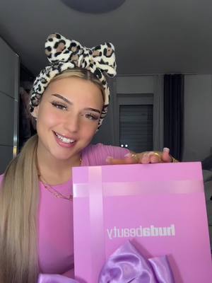 A post by @avendaaxs on TikTok caption: @Huda Beauty 🎀🩷