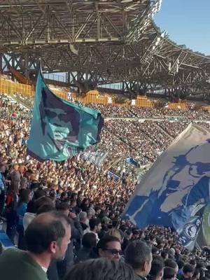 A post by @__forzanapoli1926_ on TikTok caption: SOLO GLI ULTRAS VINCONO SEMPRE 🇪🇪⚔️🥷💣 #ultras #fyp #curvab #napolivenezia #semprepresenti #neiperte #stadiomaradona #neipertedituttoilmondo #semprealtuofianco #perte #dipadreinfiglio #avantinapoli 