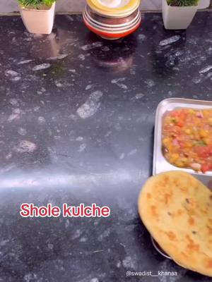 A post by @indian_bawarchiz on TikTok caption: Chole kulche #pickle #goviral #foryou #money #desirecipe #Recipe #fypシ゚viral🖤tiktok 