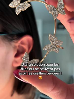 A post by @monastro_ on TikTok caption: Lien dans la bio 😍 #nopiercings #noproblem #percing #piercing #fauxpiercing #fakepiercings #bijoux #cadeau #saintvalentin #lobepiercing #bouclesdoreilles #percingoreille #pourtoi 