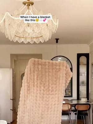 A post by @hanfu59 on TikTok caption: #CapCut As soft as clouds☁ #goodthing #Home #throwblanket #softs #LifeHack 