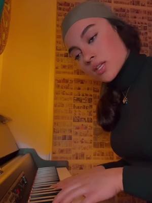 A post by @hannah.bidar on TikTok caption: #hannahbidar #persiangirl #persiansong #iran 