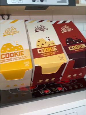 A post by @paulineen09 on TikTok caption: Cookies protéinés @So Shape les meilleurs ! ♥️ Et vous, c’est quoi votre collation préférée ? 🤩  #soshape 