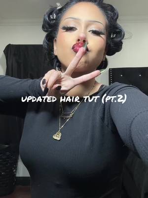 A post by @porvidachiko on TikTok caption: 🥰🍒✨🖤 #hairtutorial #vintagestyle #vintagehairtutorial #fyp #viralvideo 