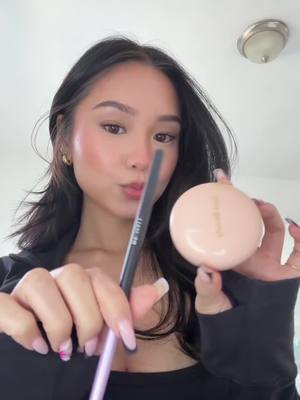 A post by @lilllmimivertt on TikTok caption: @Rare Beauty exhilerate highlighter is chef kiss!! 